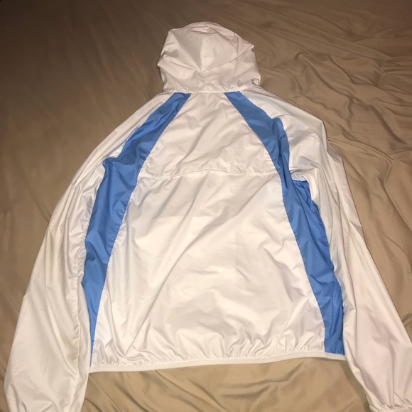 unc windbreaker
